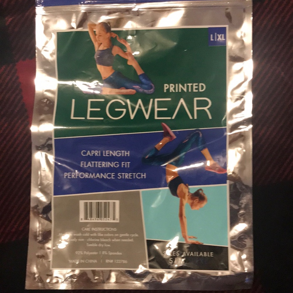 Capri Length Printed Legware - Picture 2 of 2